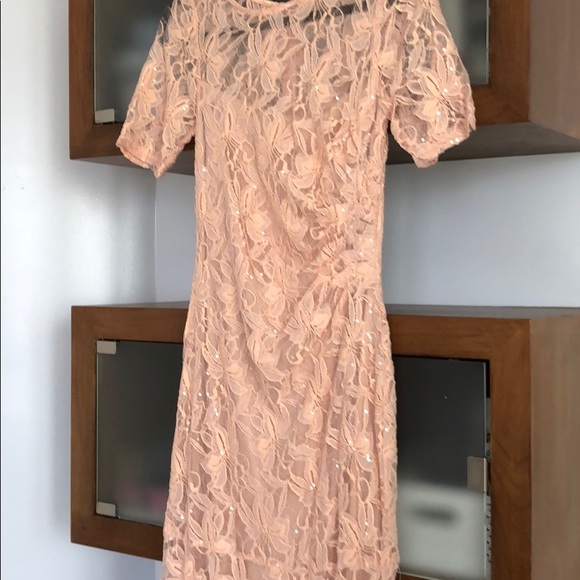 Wedding dress - Picture 4 of 8